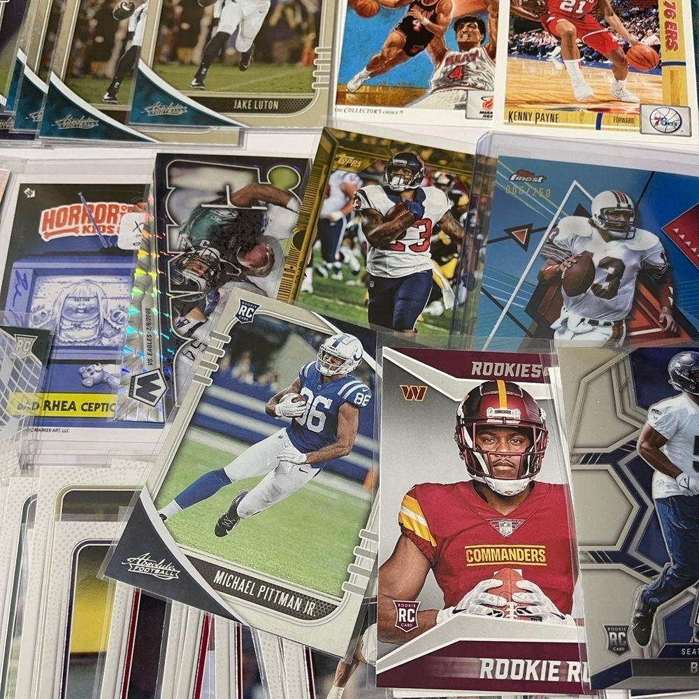 10 Random Basketball Cards, Football Cards, Baseball Cards, Sports Tradi…​​​